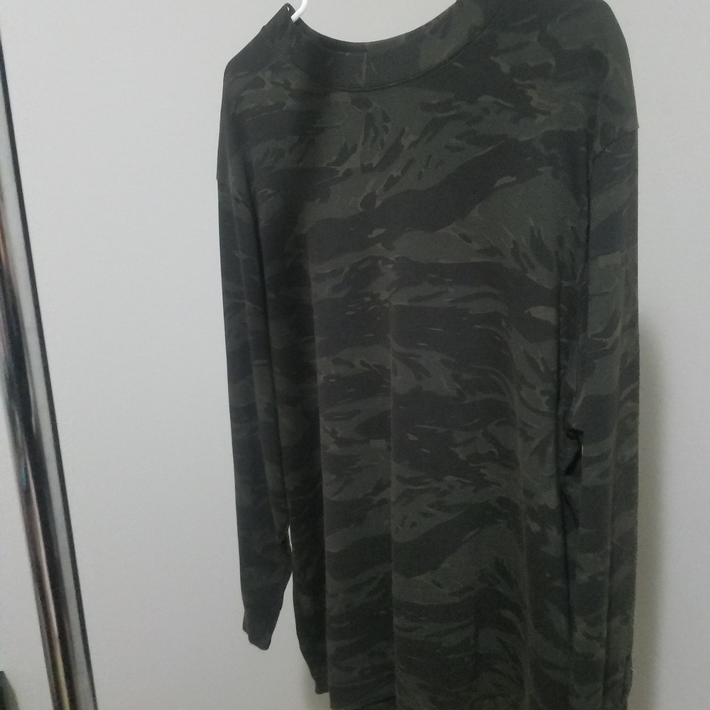T bu Alexander Wang high neck camo print sweater